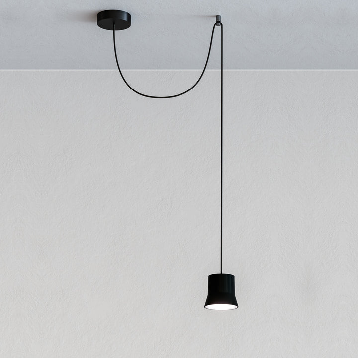 Gio Decentrata Pendant