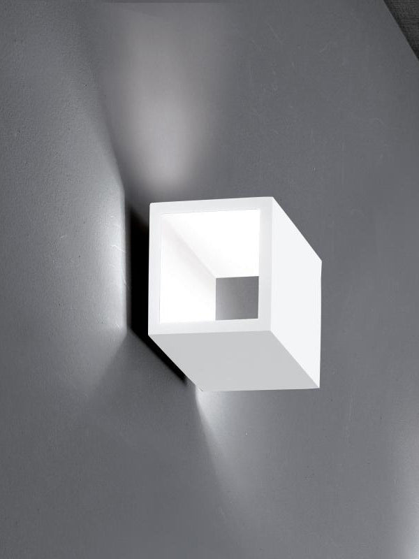 Cubo Wall Lamp